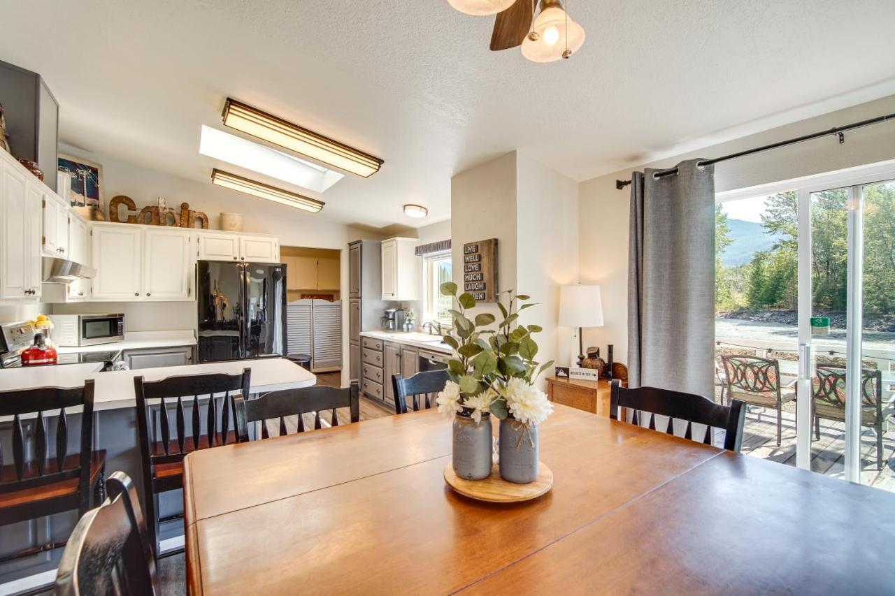 Riverfront Home With Deck, Near Mount Rainier! Packwood Exterior foto