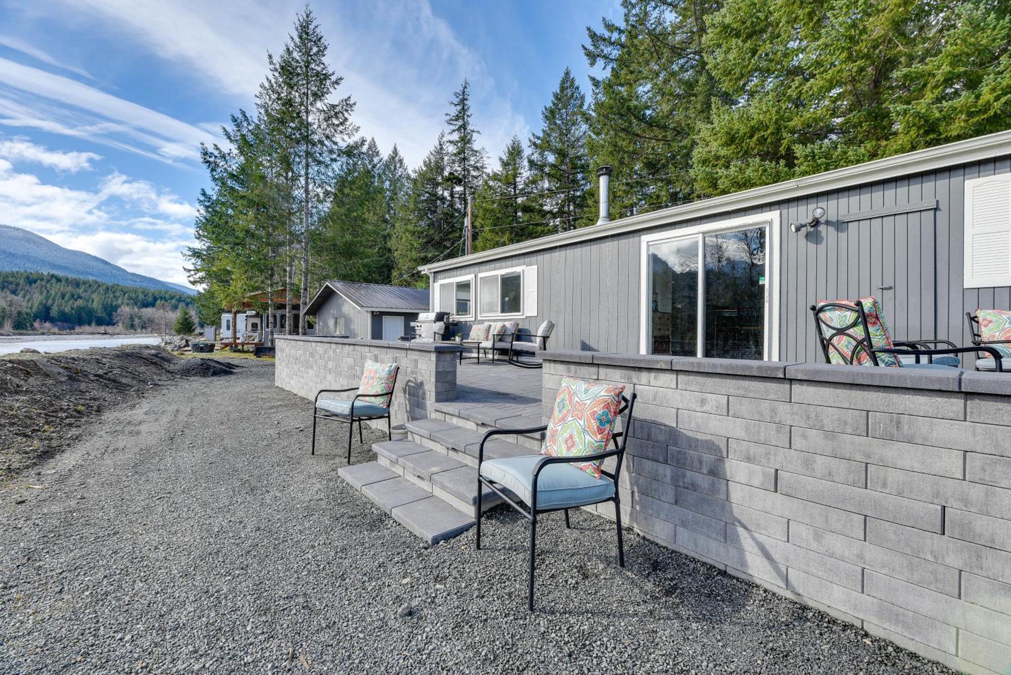 Riverfront Home With Deck, Near Mount Rainier! Packwood Exterior foto