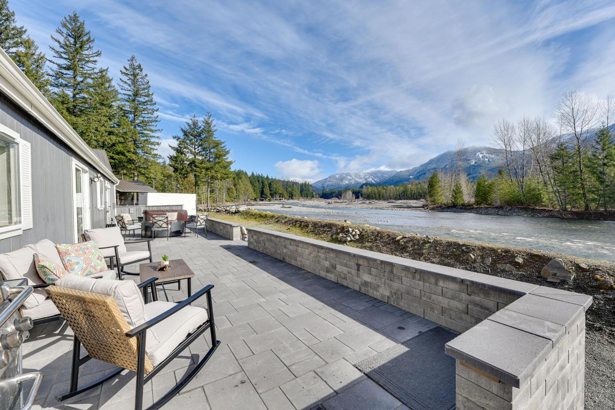 Riverfront Home With Deck, Near Mount Rainier! Packwood Exterior foto