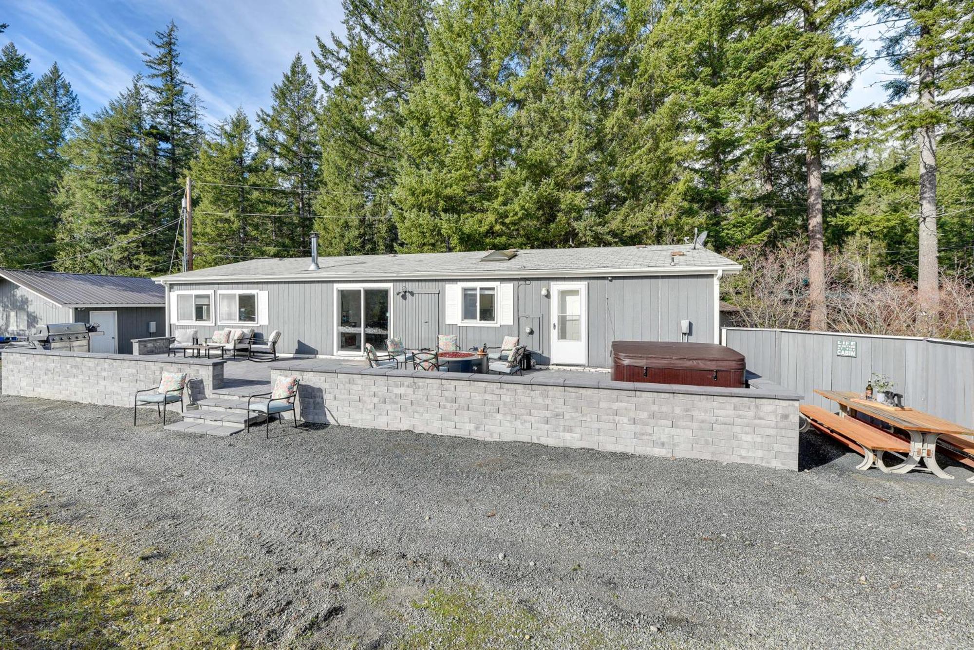 Riverfront Home With Deck, Near Mount Rainier! Packwood Exterior foto